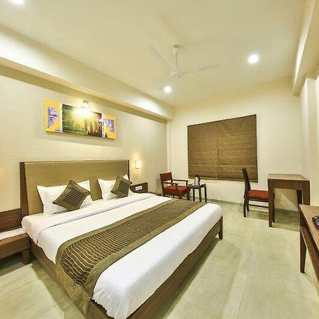 Hotel Flora Ahmedabad Exterior foto