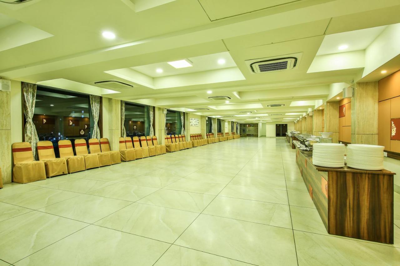 Hotel Flora Ahmedabad Exterior foto